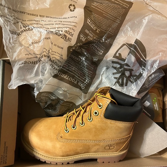 Timberland Kids' 6" Premium WP Boot (Toddler/Youth) - Wheat Nubuck - size 1 NEW - Picture 2 of 4